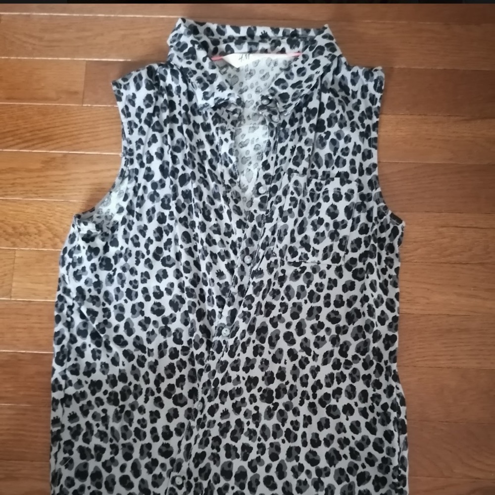 Sleeveless cheetah print blouse